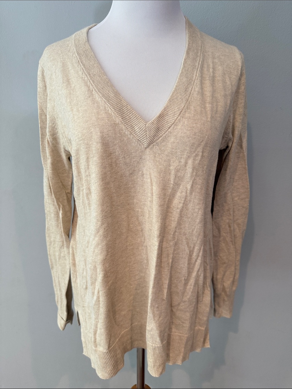 NWOT Jcrew Classic V-Neck Women's Sweater in Light Beige/ M